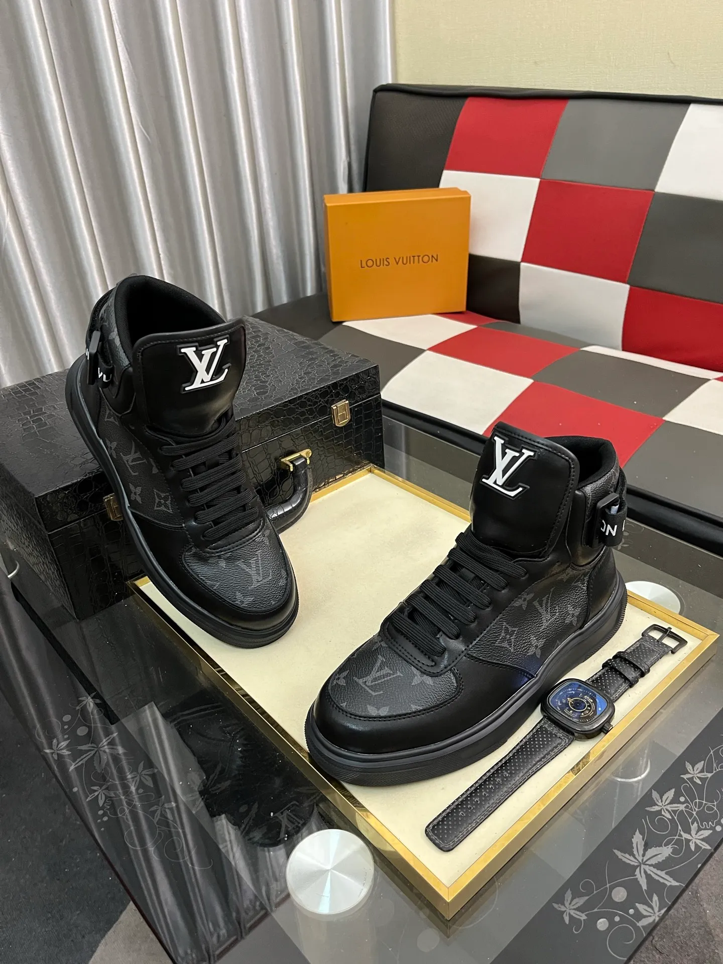 Men's shoes💰440⌚️⌚️"LOUI* VUITTO*" popular men's casual shoes, genuine Italian development💯purchasing level quality✔️The upper is made of first-layer cowhide, comfortable and soft sheepskin feet⚡️Fashionable and versatile. The toe last shape is firm and full, and the soles are made from LV original molds and can be moved in and out of the counter at will. Light and comfortable on the foot~purely handmade, details determine quality! Size:38-442️⃣Colors available